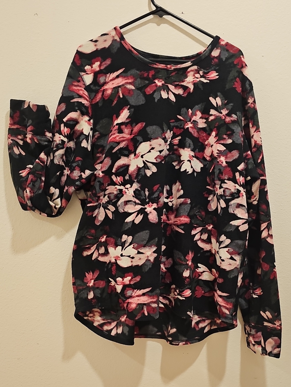 Women's Floral Long-Sleeve Pullover Sweatshirt in Black and Pink